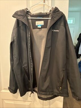 Columbia Men's Black Hooded Performance Jacket with Gray Lining